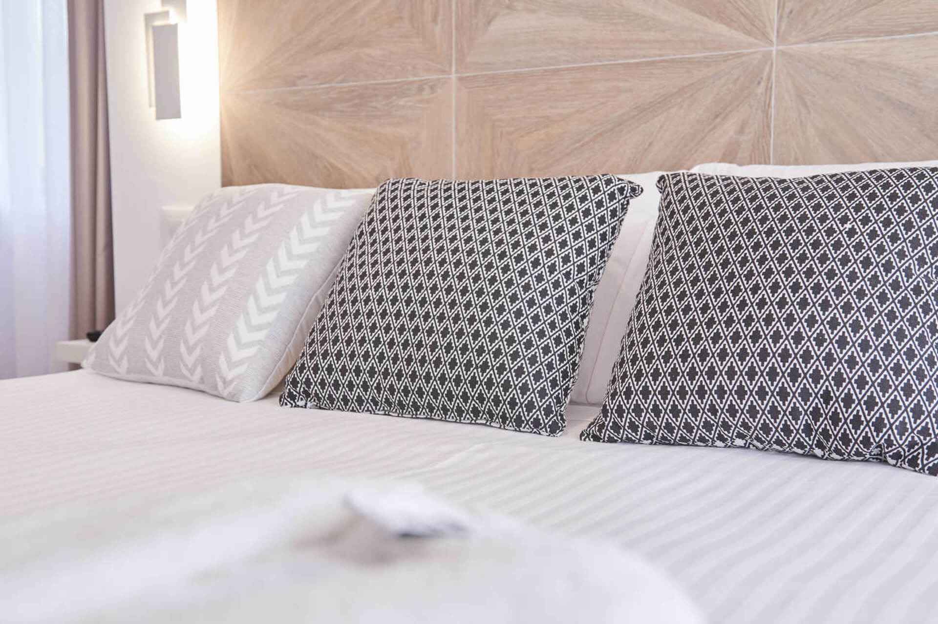 Almohadas de la cama de la habitación familiar